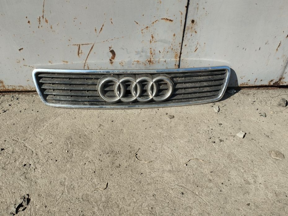 Передня решітка ауді 89