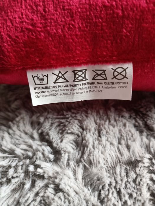 Czerwona poduszka kokarda