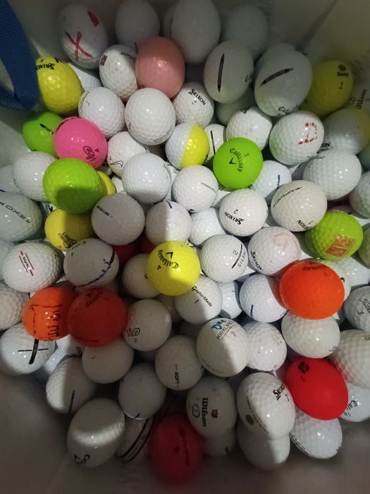 Conjunto de 200 bolas taylormade e callaway e titleist em bom estado