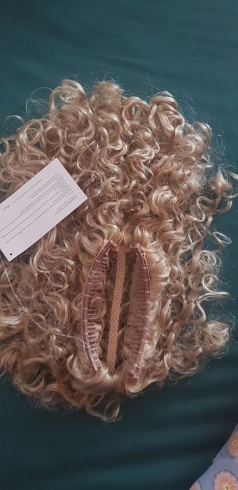 Dopinany kok kręcone włosy