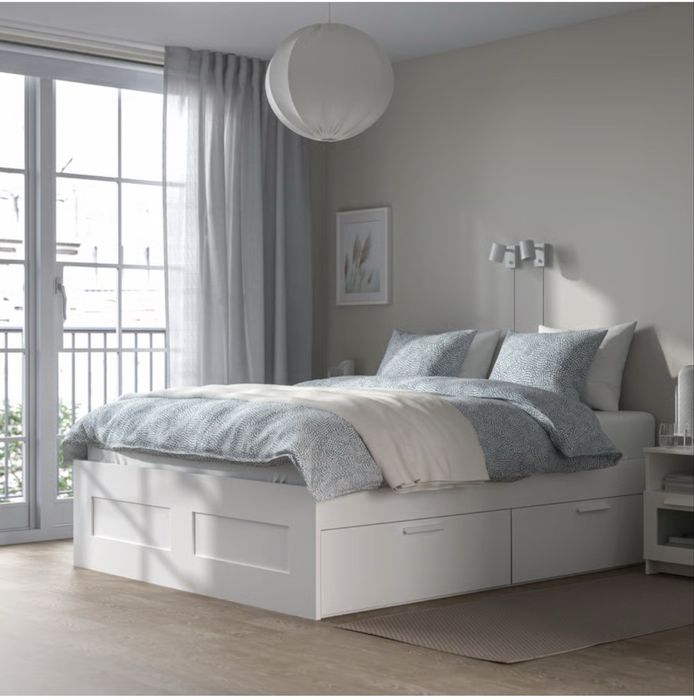 Cama casal com arrumação