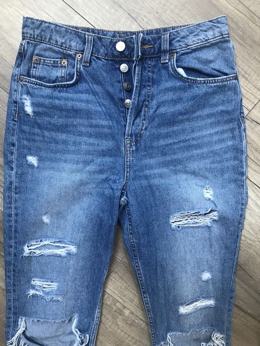Spodnie jeans z dziurami