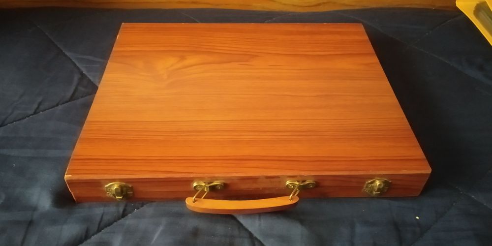Maleta com material de pintura