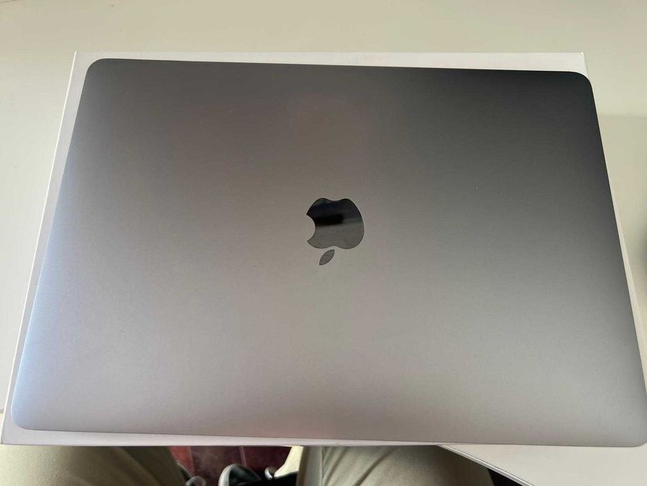 MacBook Pro 13" 2018 Touch Bar (i5 / 8GB / 256GB) - Excelente Estado