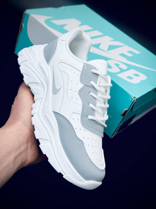 Жіночі стильні кросівки Nike білі шкіряні/Кроссовки найк женские