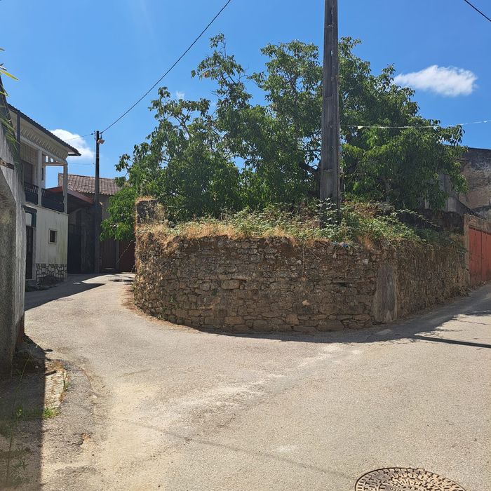 Moradia / Imóvel para Reabilitação Total em Almalaguês, Coimbra