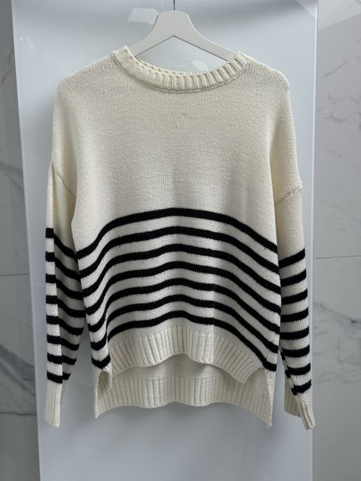 Sweter w paski damski kremowy