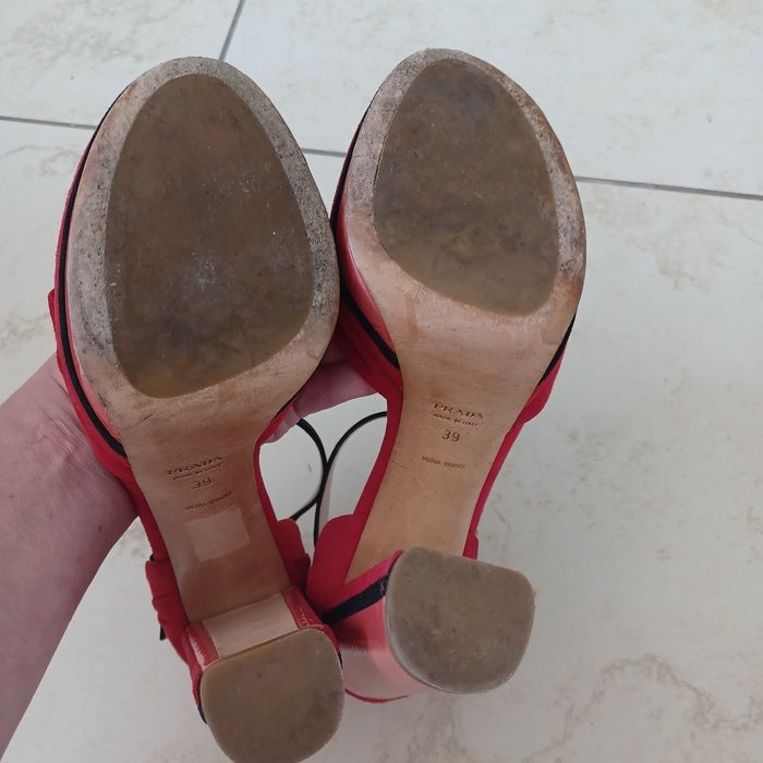 Buty firmy Prada Milano oryginalne jak nowe 39/ salon 850€