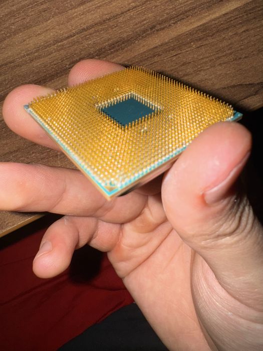 Процесор AMD Ryzen 5 2600 у робочому стані.