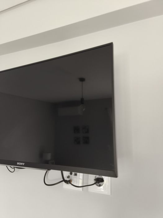 Televisão Sony 32" com suporte