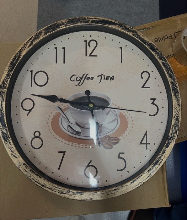 Мольберт, для творчості,деревяний стол, для творчості, стільці та стол