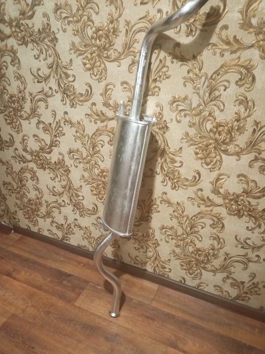 Глушник на ваз-21015 в отличном состоянии  Мотор Січ