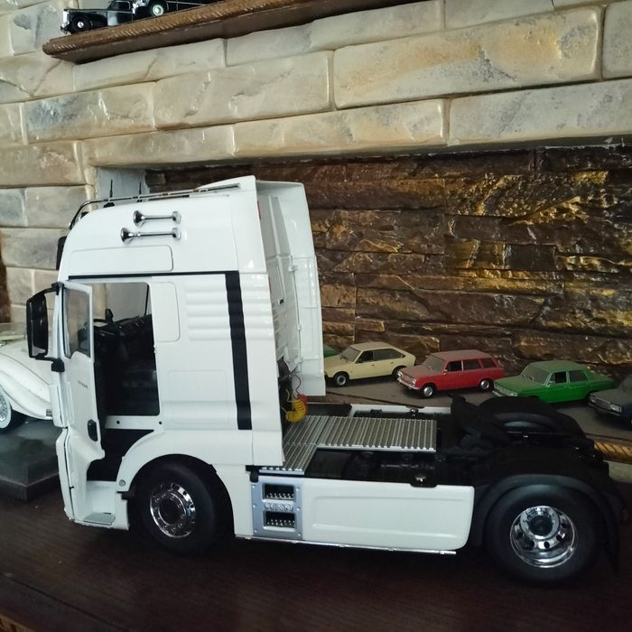 Модель 1/18 тягачи Man