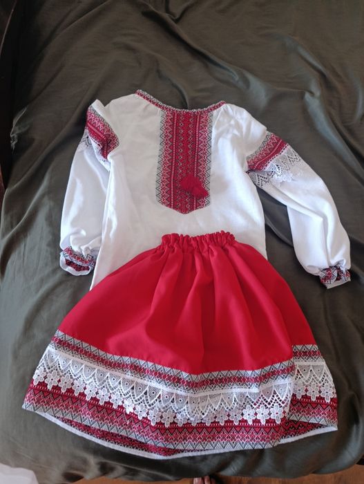 Вишитий комплект для дівчинки