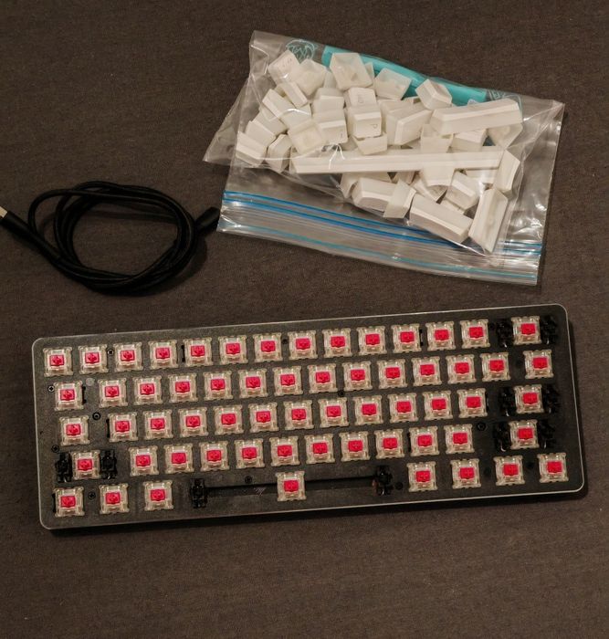 Teclado mecânico Glorious GMMK Compact RGB - 60%