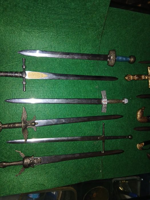Colecao 20 Espada minitura por 200 €