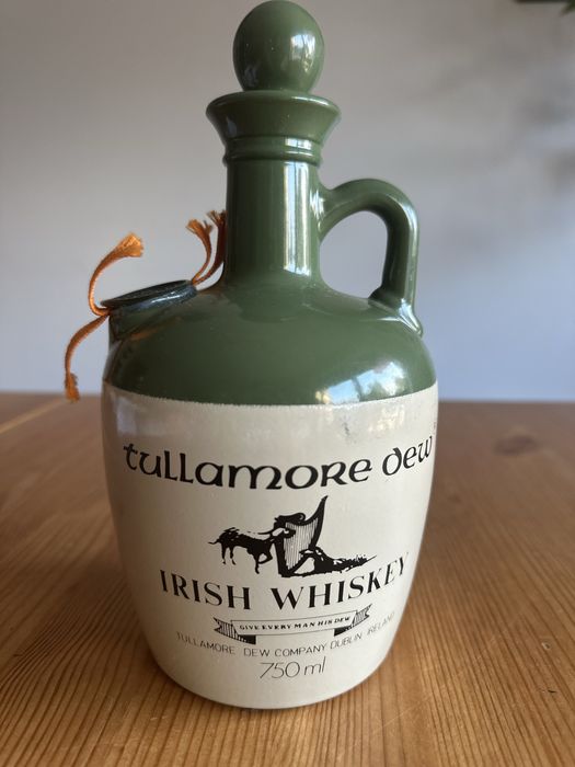 Stara butelka kolekcjonerska whiskey Tullamore dew