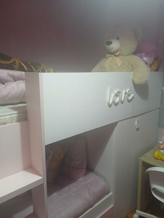 Cama/beliche de crianca cor de rosa e branco