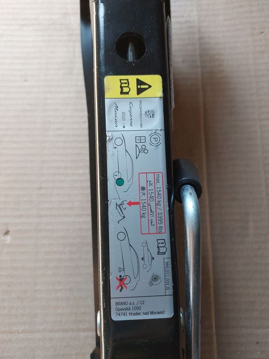 Новий Домкрат Porsche Cayenne Macan