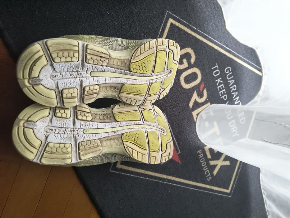 Buty Asics Nimbus 20 roz 42  (26 cm)