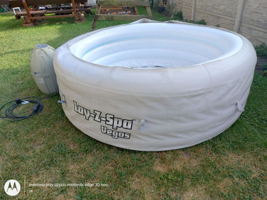 Jaccuzi Lay-Z-Spa Bestway błąd E08 basen