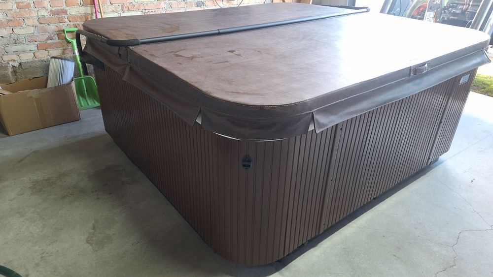 Jacuzzi całoroczne HotSpring Envoy