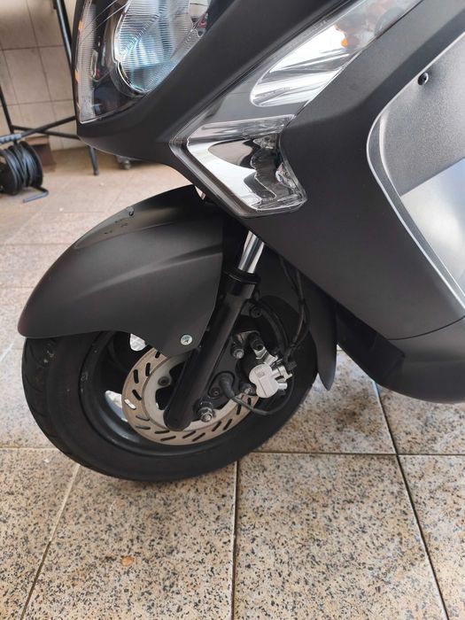 Scooter 125 GTS EVO usada em muito bom estado