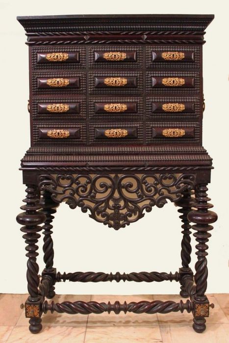 Acervos de antiguidades, faiança, porcelana, arte, etc