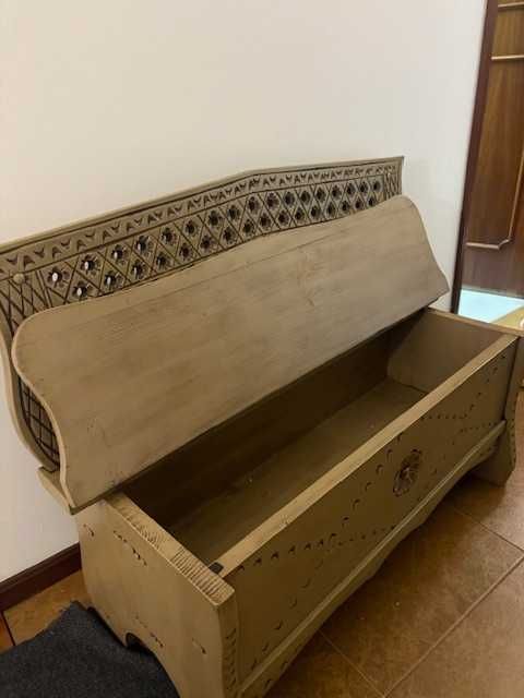 Banco feito com " JUGO DE BOIS "