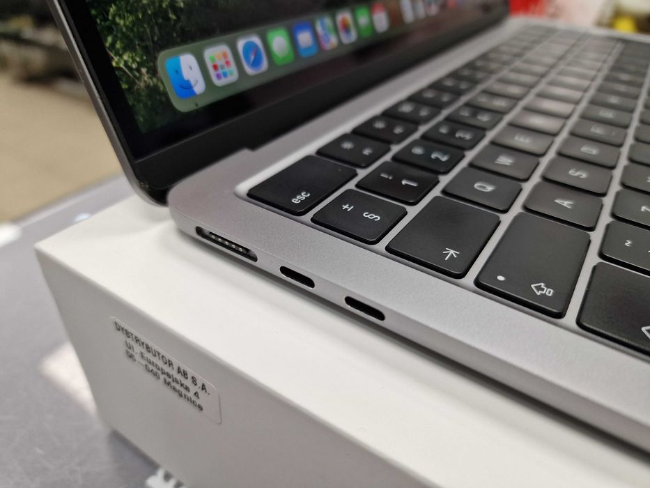 Macbook Air 13 2022/ M2/ 8GB/ 512GB/ 156 cykli/ Grade A- / Gwarancja