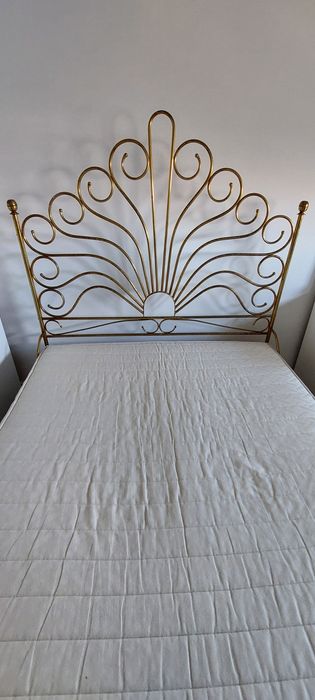 Linda cama de casal latão dourado