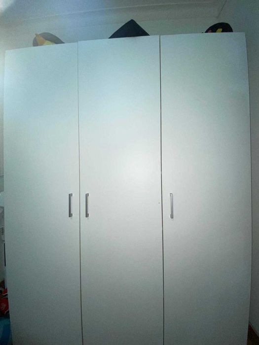 Roupeiro com 3 portas