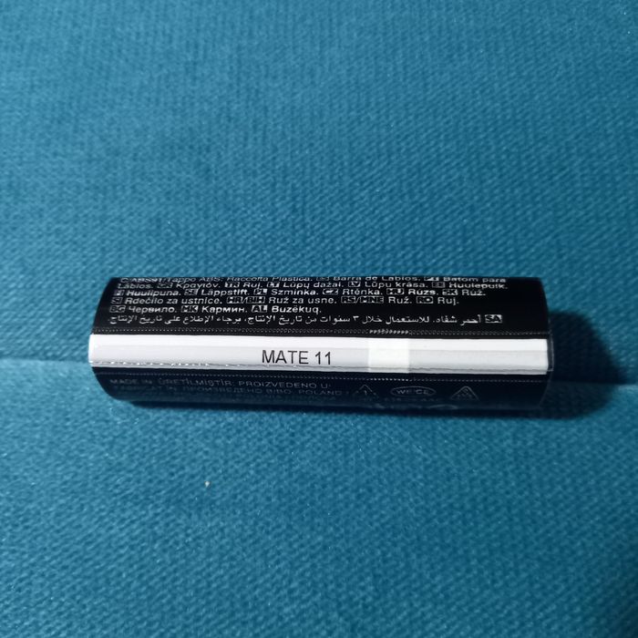 Avon ultrakremowa szminka Show Some Skin Mate 11