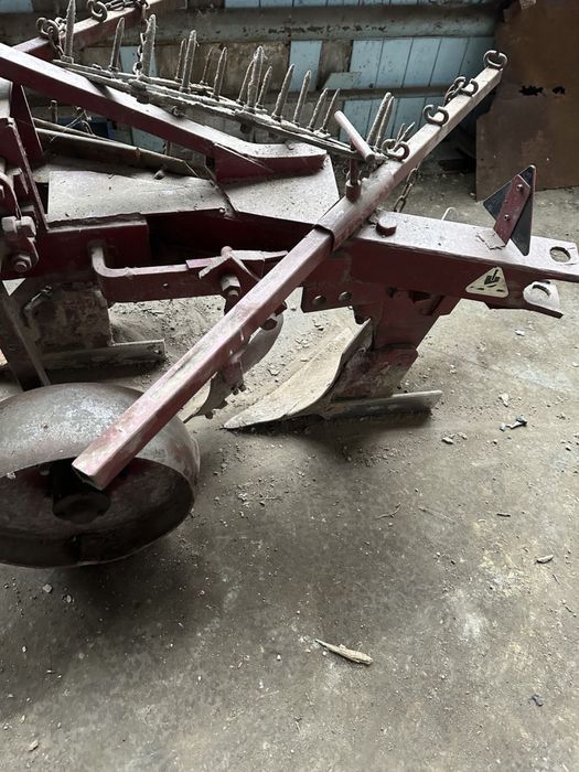 Плуг ПЛН 2-35 з посиленою рамою та бороною для тракторів Т-40