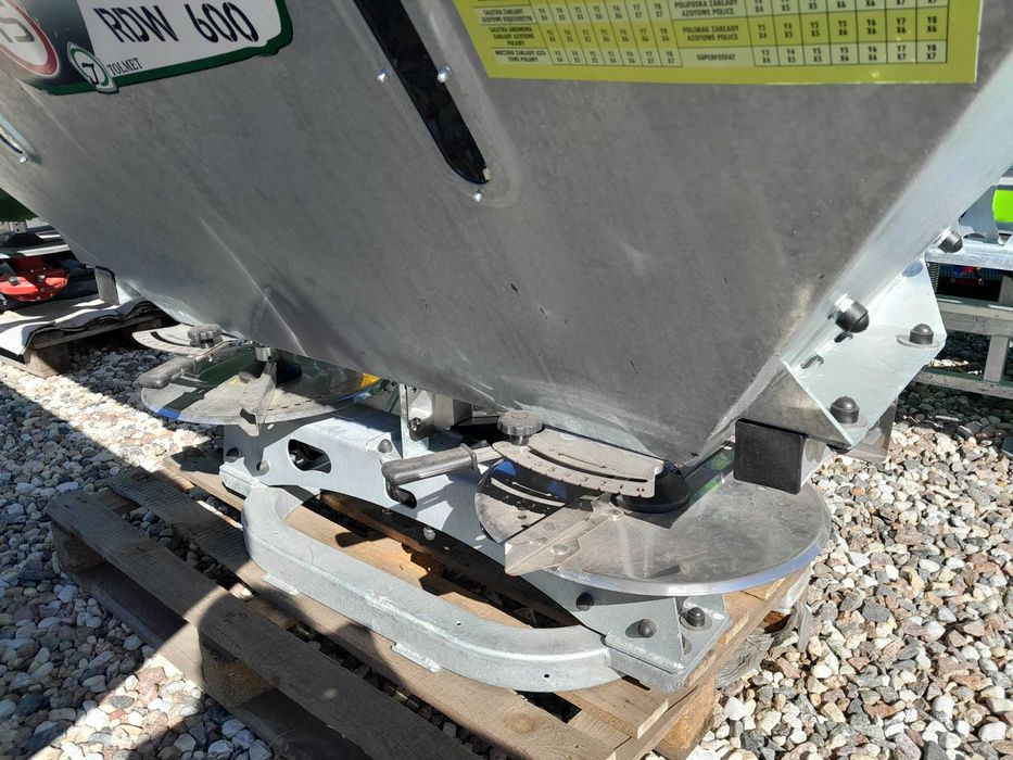 Rozsiewacz nawozów Ocynk 600 l Tolmet 800 l