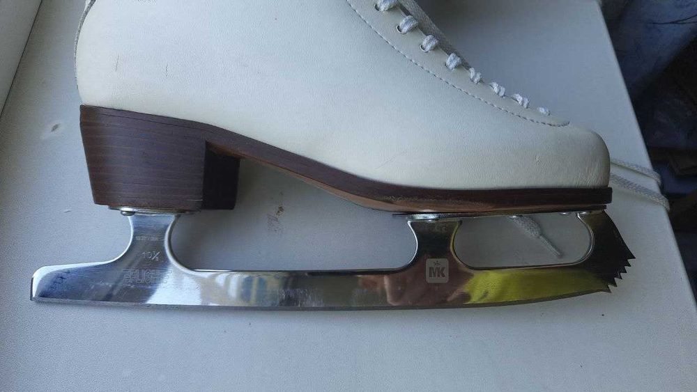 Продам фигурные коньки WIFA "Champion Light"