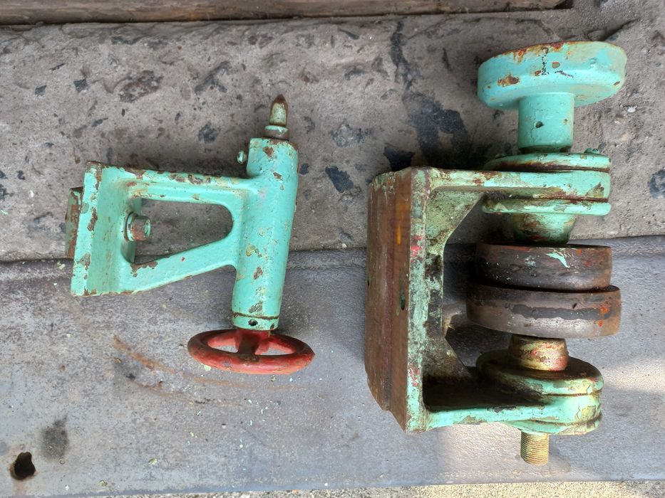 Передня і задня бабка.