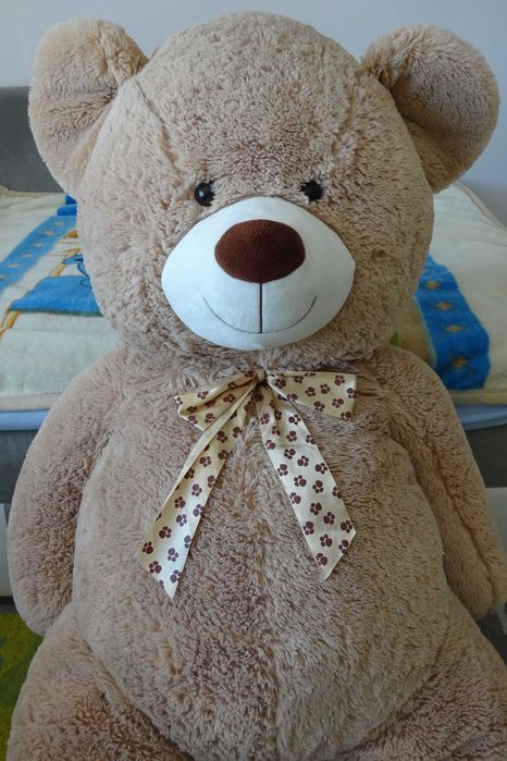 Wielki pluszowy miś z kokardą - 130 cm