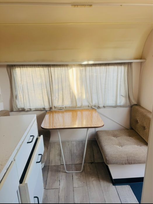 Roulote com cama de casal