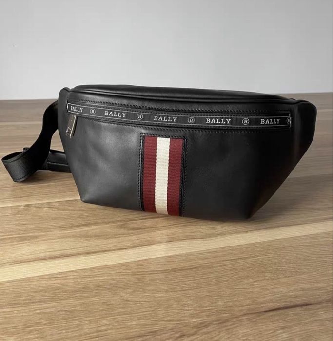 Шкіряна бананка bally поясна сумка
