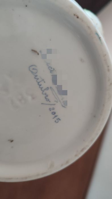 Peça porcelana pintada a mão ( inspiração V.A.)