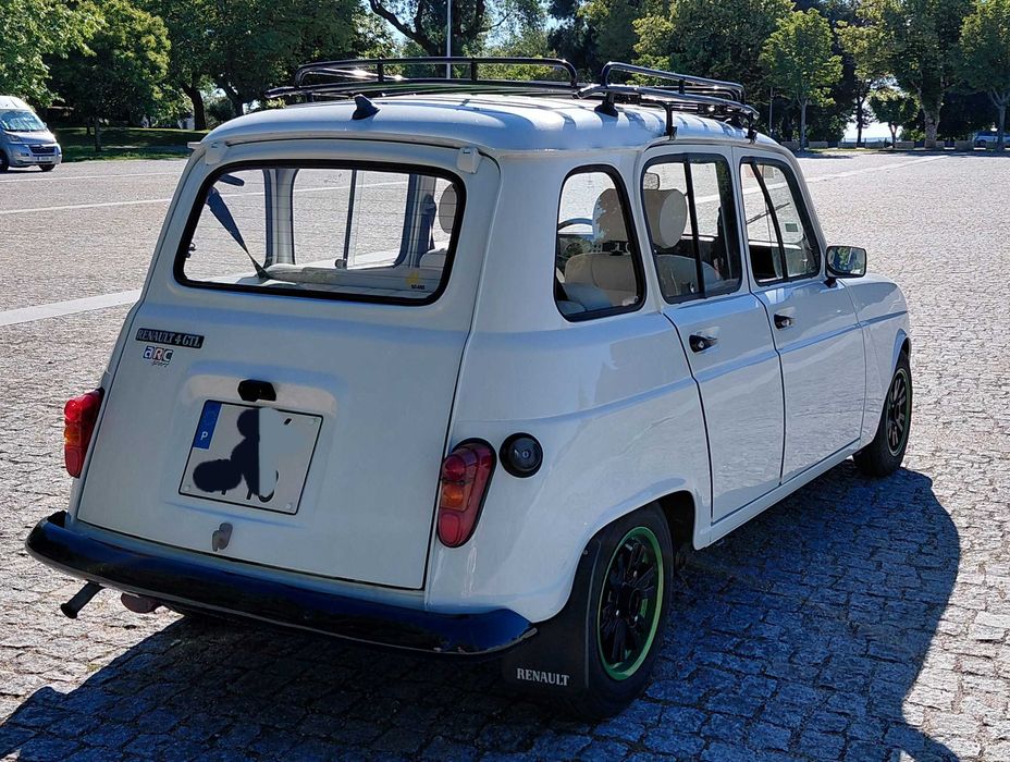 Carrinha Renault 4L restaurada