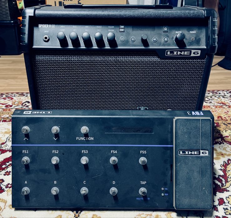 Line 6 Spider V 60W com pedaleira FBV3