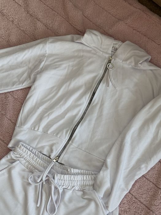 Костюм жіночий, білий