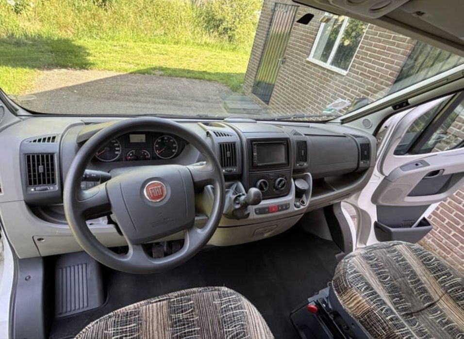Chausson super stan kompket doku gotowy do rejestracji