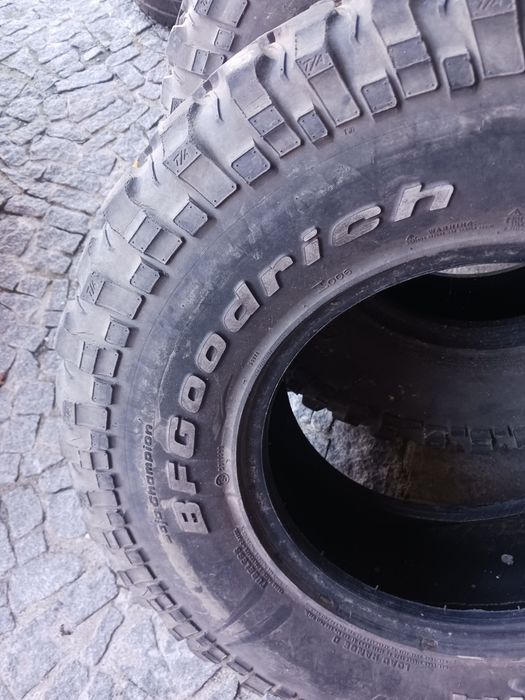 Vendo 2 pneus semi-novos 305/70/16 BF Goodrich