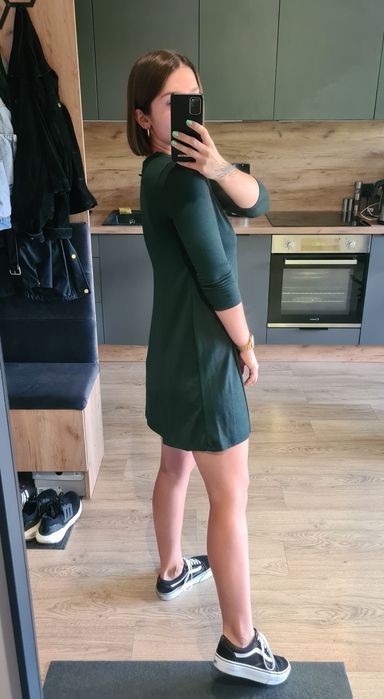 Ciemnozielona szmaragdowa krótka sukienka mini rękaw 3/4