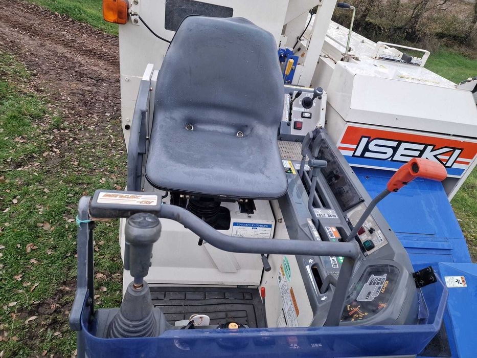 Mini Ceifeira Debulhadora Iseki HC320  com tubo de descarga - Japonesa