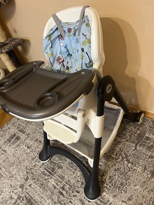 Дитячий стілець для годування