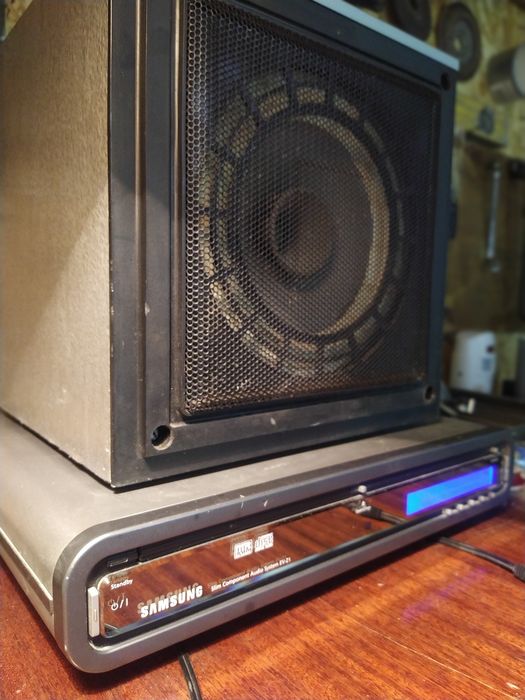 Аккустика Samsung . Музыкальный центр. FM. AUX. CD. 50 Bт.